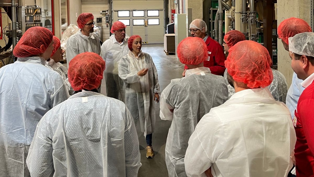 Rundgang Konsortialtreffen des Forschungsprojekts ForestGuard - Entwaldungsfreie Lieferketten bei Schirmer Kaffee GmbH, Dortmund, zur Umsetzung der EU Anti-Entwaldungsverordnung (EUDR) mit Blockchaintechnologie.