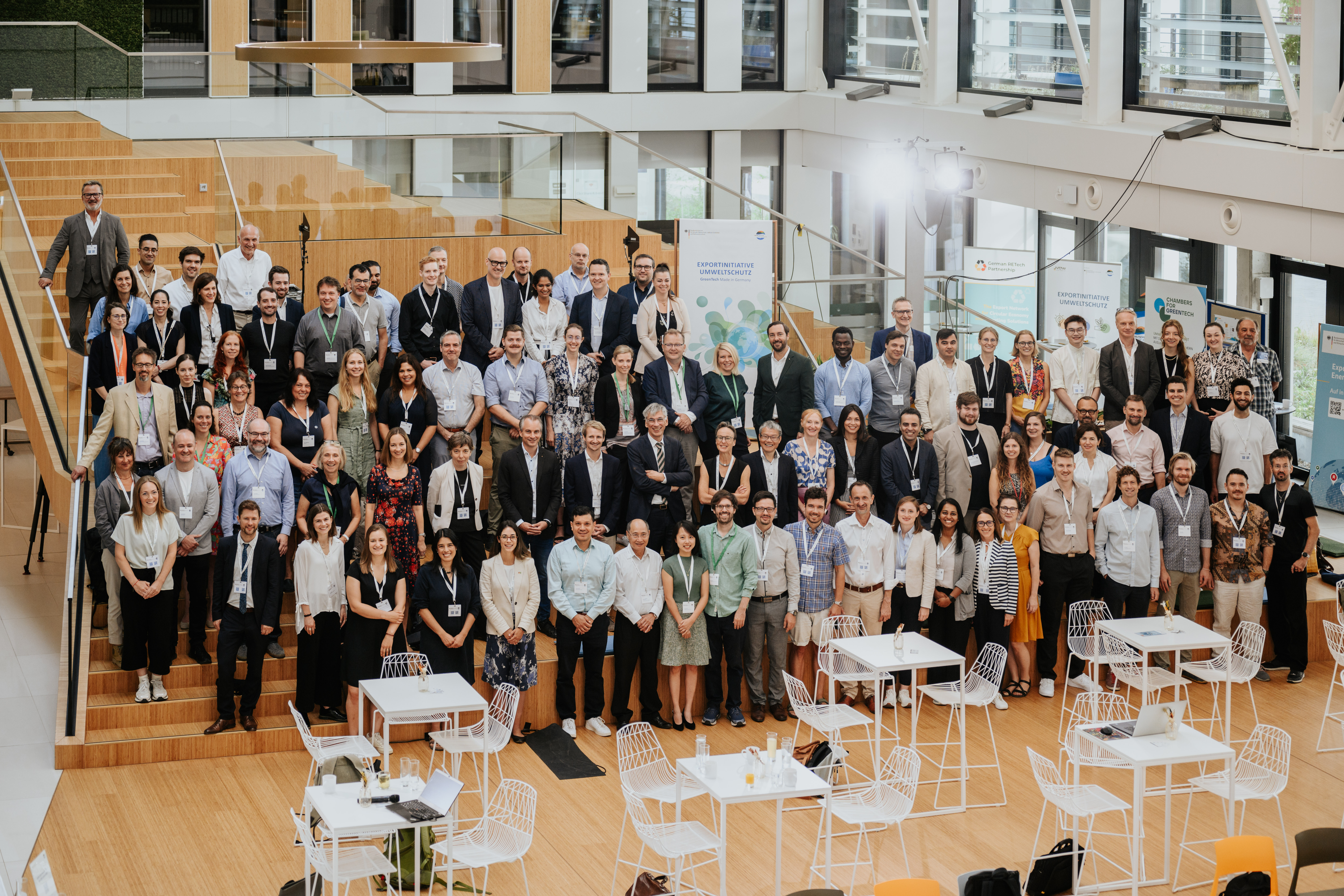 Gruppenbild mehrerer Personen bei der Veranstaltung EXI-Jahrestagung