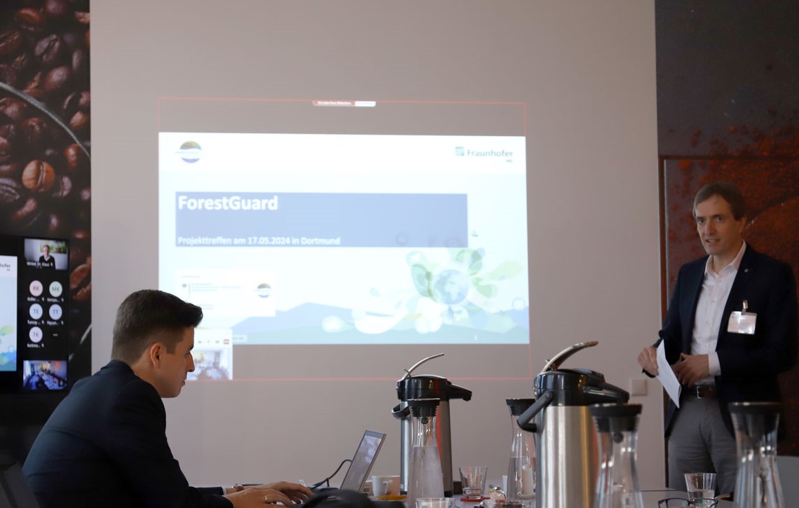 Konsortialtreffen zum Projekt "ForestGurad" mit Institutsleiter Univ.-Prof. Dr. habil. Dr. h. c. Michael Henke und M.Sc. Roman Koller 