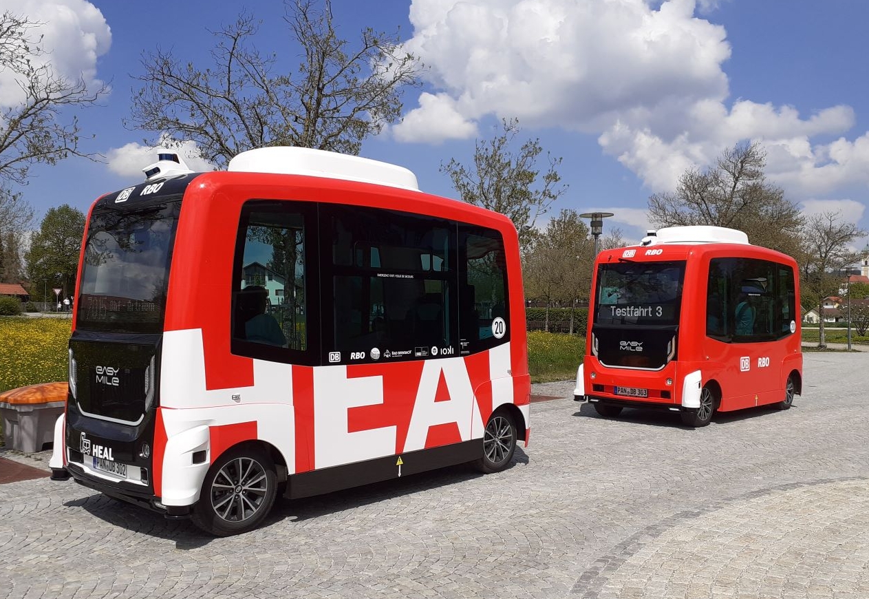 Zwei Busse des Shuttle Service in Bad Birnbach