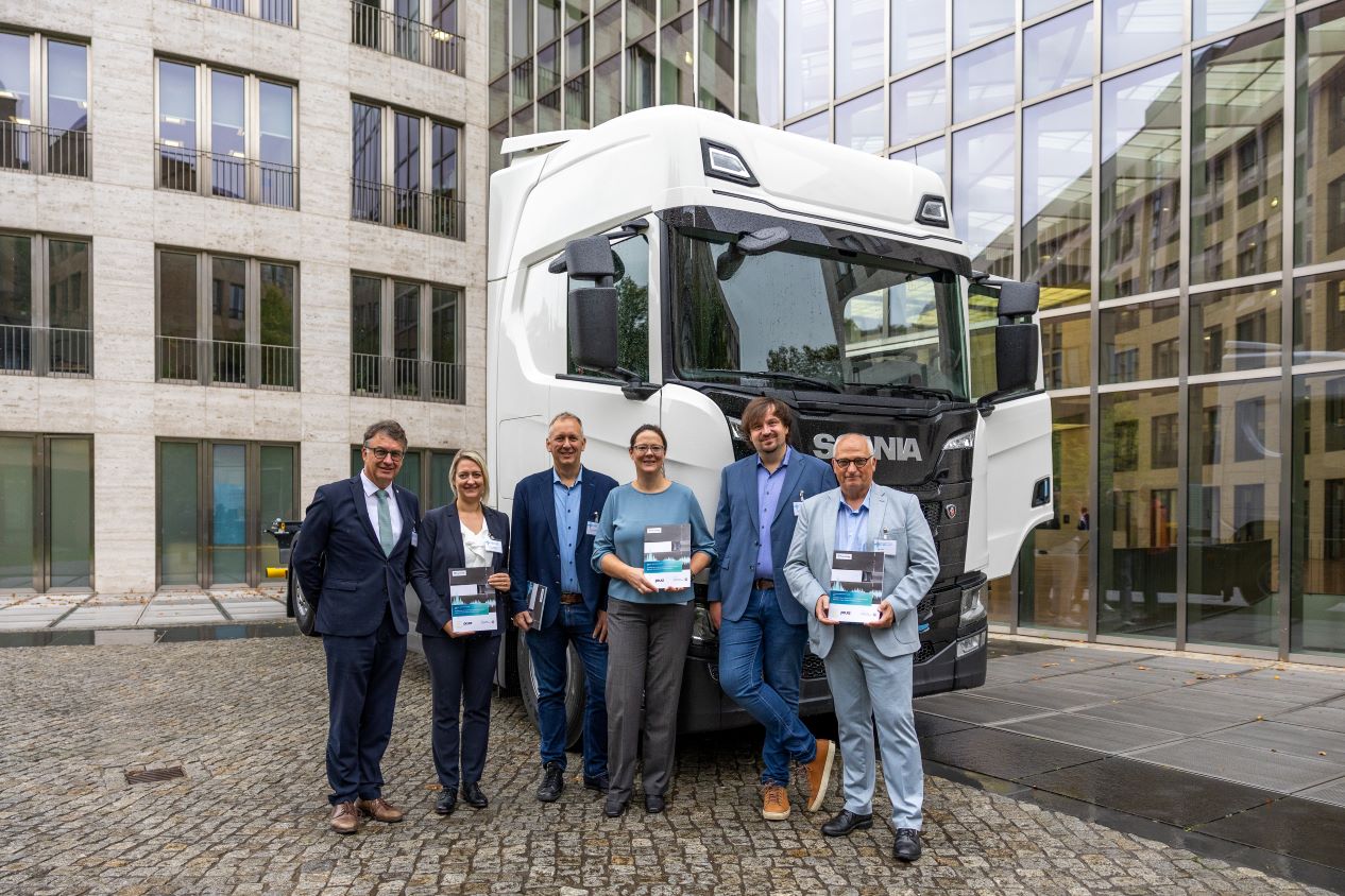 Gruppenfoto vom Projektteam Handbuch Geräuscharme Logistik