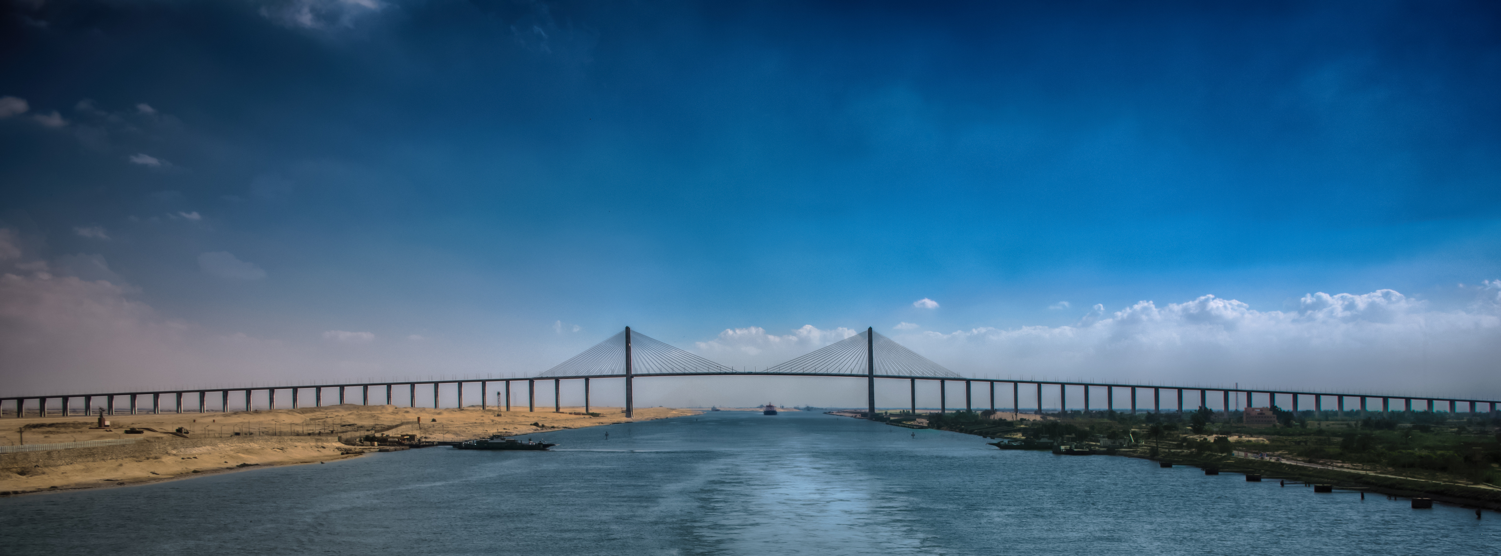 Foto Suez Kanal Brücke, Krise, Resilienz, Ever Given