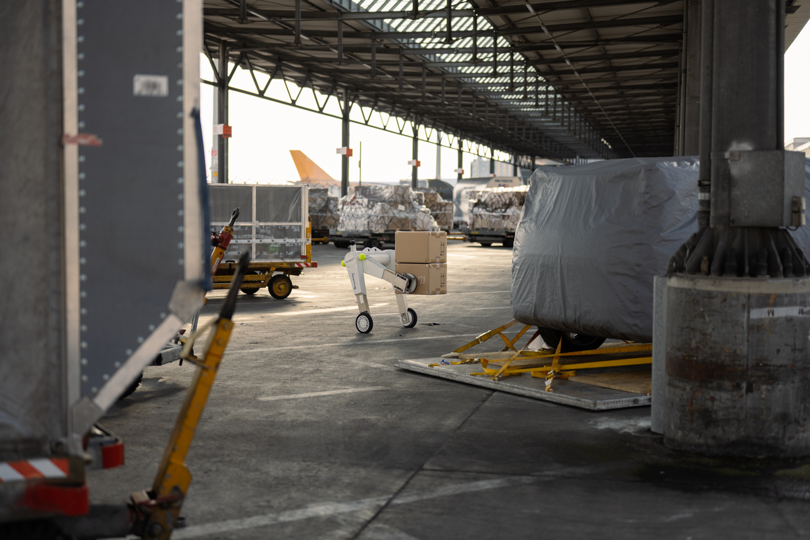 der autonome Roboter evoBot im Einsatz am Flughafen in München