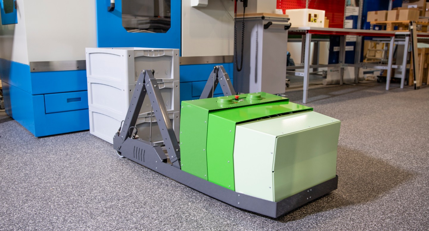 FLIP Flexible Lifter for Intralogistics and Production« (short FLIP®) is a small AGV for transporting bins in an infrastructure-reduced environment