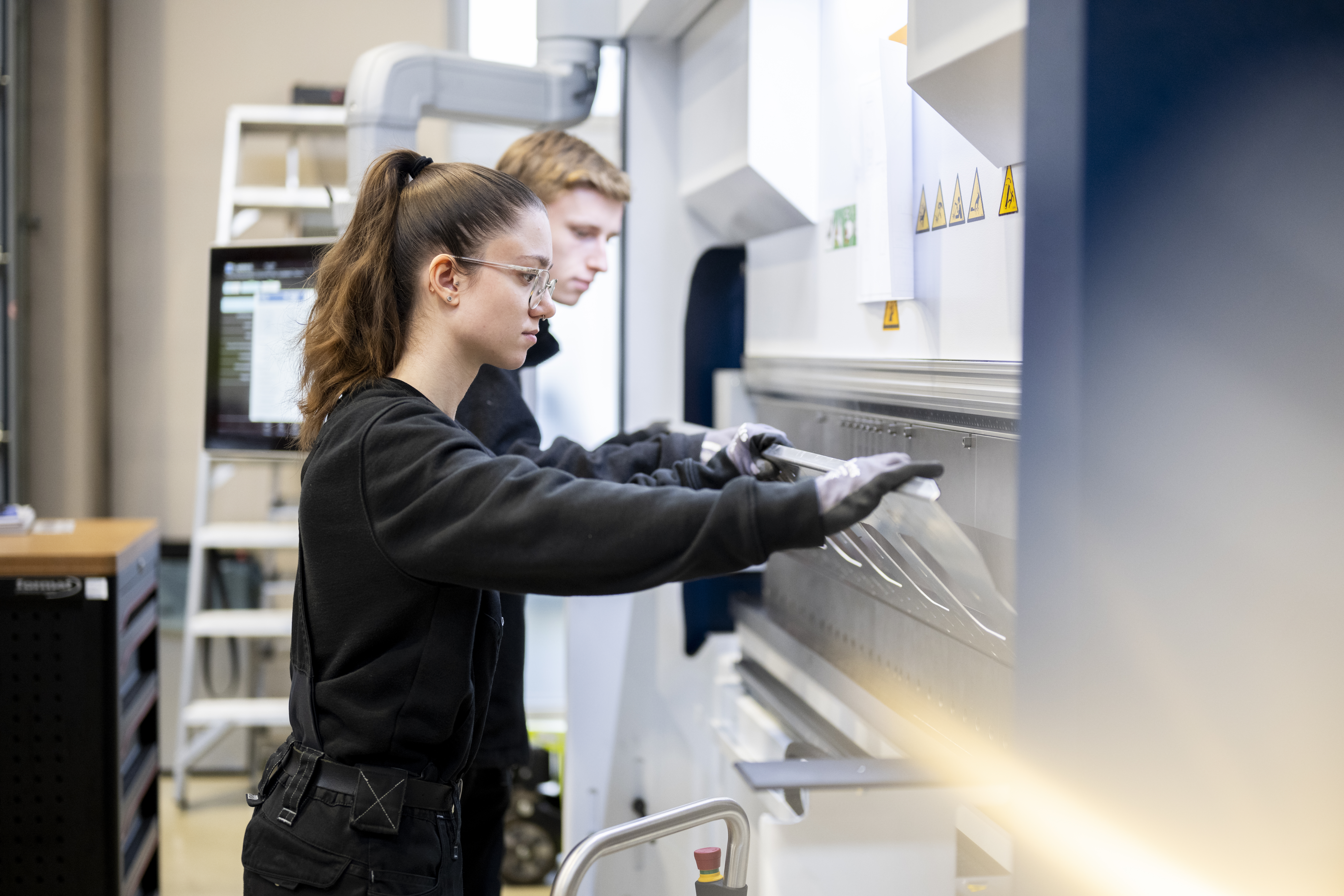 Die Anfertigung von Bauteilen in der Mechanischen Werkstatt.